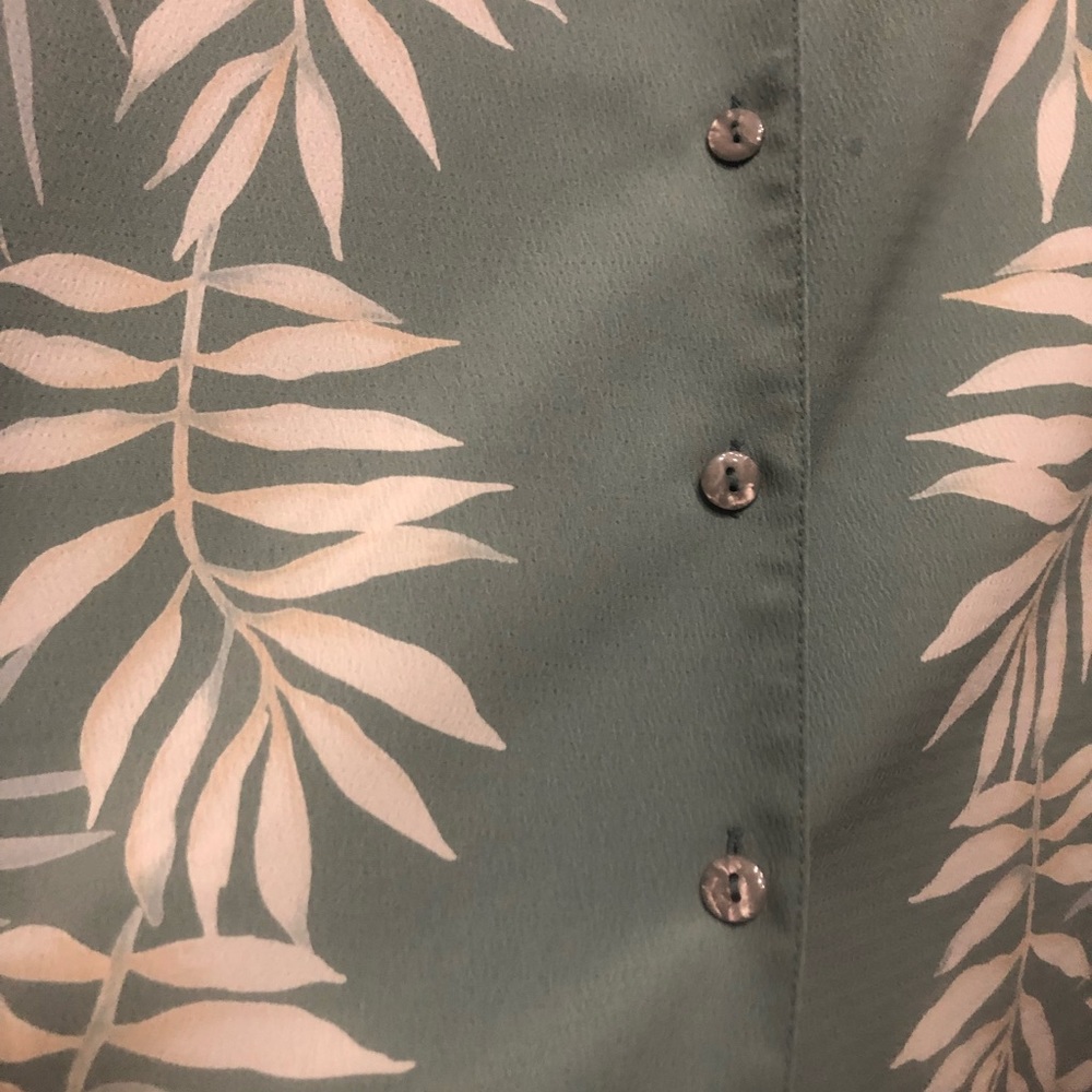 Button down - Picture 2 of 3